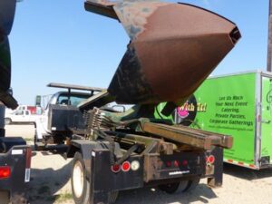 LOT 4311 2007 FORD F 750 UT TRUCK WMOUNTED HYDR HOLT TREE SPADE 