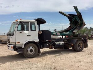 LOT 4312 2008 UD 2600 UT TRUCK WMOUNTED HYDR HOLT TREE SPADE 