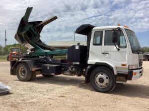 LOT 4312 2008 UD 2600 UT TRUCK WMOUNTED HYDR HOLT TREE SPADE 