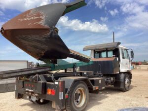 LOT 4312 2008 UD 2600 UT TRUCK WMOUNTED HYDR HOLT TREE SPADE 
