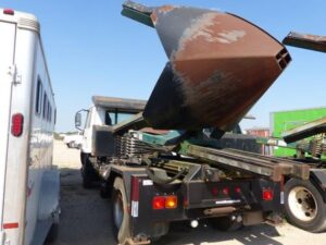 LOT 4312 2008 UD 2600 UT TRUCK WMOUNTED HYDR HOLT TREE SPADE 
