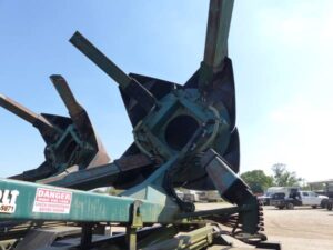 LOT 4312 2008 UD 2600 UT TRUCK WMOUNTED HYDR HOLT TREE SPADE 