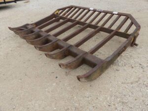 LOT 4413 MANN 9 FT DOZER ROOT RAKE 