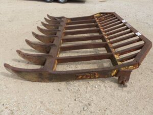 LOT 4413 MANN 9 FT DOZER ROOT RAKE 