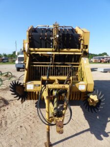LOT 4963 VERMEER 605H ROUND BALER 1