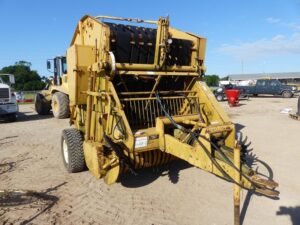 LOT 4963 VERMEER 605H ROUND BALER 2