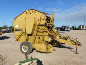 LOT 4963 VERMEER 605H ROUND BALER 3