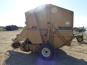 LOT 4963 VERMEER 605H ROUND BALER 7