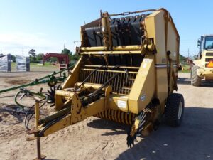LOT 4963 VERMEER 605H ROUND BALER 9