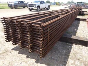 LOT 1815 26 PIECES 5 RAIL CONTINUOUS FENCE 