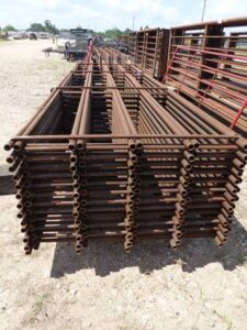 LOT 1815 26 PIECES 5 RAIL CONTINUOUS FENCE 