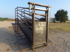 LOT 1943 18 FT LIVESTOCK DOUBLE LOADING CHUTE 