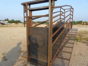 LOT 1943 18 FT LIVESTOCK DOUBLE LOADING CHUTE 