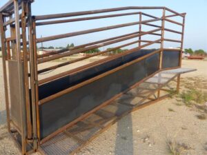 LOT 1943 18 FT LIVESTOCK DOUBLE LOADING CHUTE 