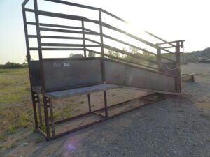 LOT 1943 18 FT LIVESTOCK DOUBLE LOADING CHUTE 