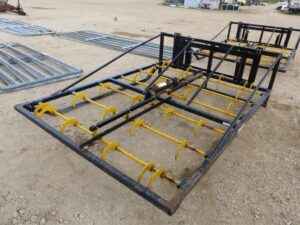 LOT 3570 HYDRAULIC QT SQUARE BALE HAY GRAPPLE 