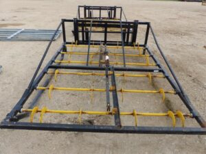 LOT 3570 HYDRAULIC QT SQUARE BALE HAY GRAPPLE 
