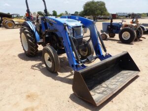 LOT 5319 NEW HOLLAND WORKMASTER 50 TRACTOR WITH NEW HOLLAND FEL & BUCKET 