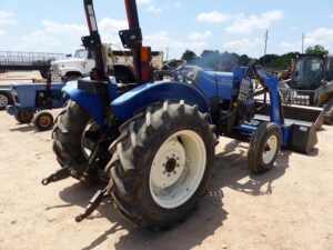 LOT 5319 NEW HOLLAND WORKMASTER 50 TRACTOR WITH NEW HOLLAND FEL & BUCKET 