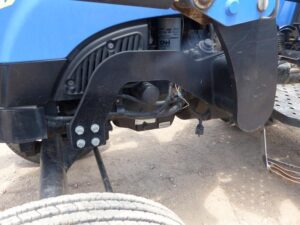 LOT 5319 NEW HOLLAND WORKMASTER 50 TRACTOR WITH NEW HOLLAND FEL & BUCKET 