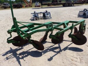 LOT 5322 JOHN DEERE 4 BOTTOM MOLDBOARD PLOW 