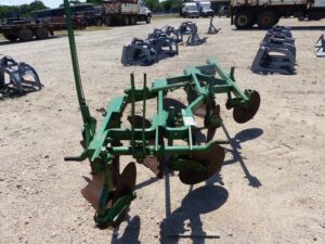 LOT 5322 JOHN DEERE 4 BOTTOM MOLDBOARD PLOW 