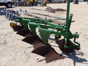 LOT 5322 JOHN DEERE 4 BOTTOM MOLDBOARD PLOW 