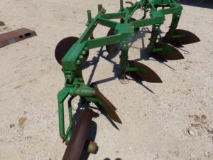 LOT 5322 JOHN DEERE 4 BOTTOM MOLDBOARD PLOW 