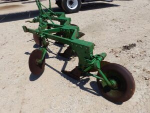 LOT 5322 JOHN DEERE 4 BOTTOM MOLDBOARD PLOW 