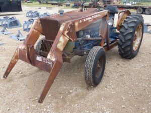 LOT 5354 FORD 3000 TRACTOR WITH IH 1501 FE LOADER 