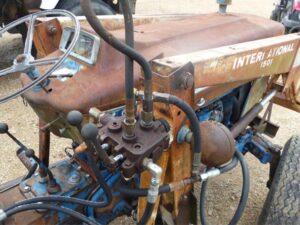 LOT 5354 FORD 3000 TRACTOR WITH IH 1501 FE LOADER 