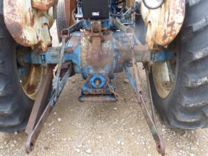 LOT 5354 FORD 3000 TRACTOR WITH IH 1501 FE LOADER 