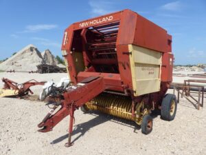LOT 5604 NEW HOLLAND 853 ROUND BALER 