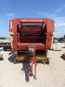 LOT 5604 NEW HOLLAND 853 ROUND BALER 