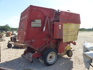 LOT 5604 NEW HOLLAND 853 ROUND BALER 