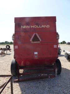 LOT 5604 NEW HOLLAND 853 ROUND BALER 