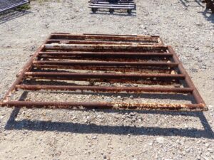 LOT 5607 2 4 FT PIPE GATES 