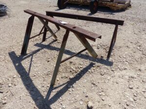 LOT 5614 2 METAL SAW HORSES 