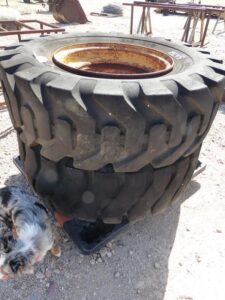 LOT 5632 2 17.5 25 TIRES