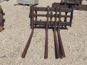 LOT 5637 FRONT END LOADER FORKS 