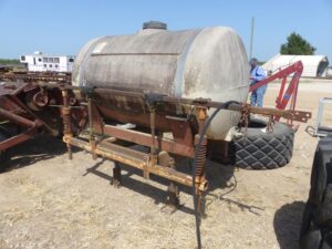 LOT 5679 300 GAL SPRAY RIG 