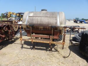 LOT 5679 300 GAL SPRAY RIG 