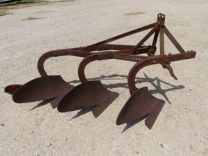 LOT 5694 MASSEY FERGUSON 3 PT 3 ROW PLOW 