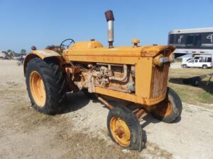 LOT 5786 MINNEAPOLIS MOLINE GVI PROPANE TRACTOR 