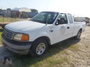 LOT 5850 2004 FORD F150 TRUCK 