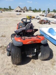 LOT 5885 SCOTTS RIDING MOWER WITH 48 IN DECK 
