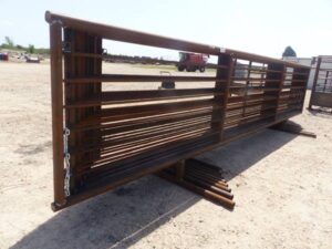 LOT 5920 8 24 FT FREESTANDING PANELS WITH 12 FT GATE 