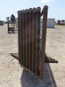 LOT 5920 8 24 FT FREESTANDING PANELS WITH 12 FT GATE 