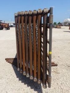 LOT 5920 8 24 FT FREESTANDING PANELS WITH 12 FT GATE 