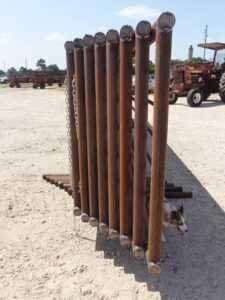 LOT 5922 8 24 FT FREESTANDING PANELS WITH 12 FT GATE 